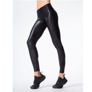 NWOT Carbon38 Takara Liquid Leggings
